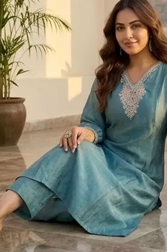 Women Yoke Design Regular Kurta with Trousers