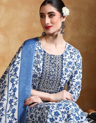 Women Floral Yoke Design Kurta with Trousers & Dupatta 2