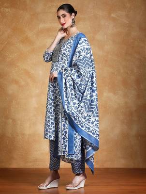 Women Floral Yoke Design Kurta with Trousers & Dupatta 5