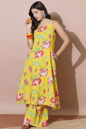 Women Floral Printed Regular Kurta with Palazzos