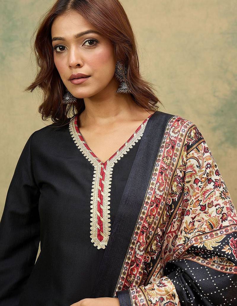 Women Solid Kurta with Trousers & Dupatta