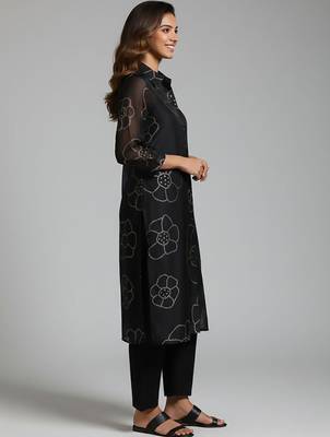 Women Floral Printed Regular Chanderi Silk Kurta with Trousers 3