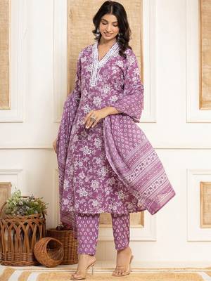 Floral Printed Regular Straight Kurta with Trouser & with Dupatta 4
