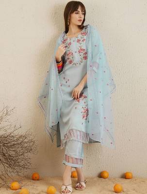 Floral Embroidered Round Neck Thread Work Kurta with Trousers & With Dupatta 1