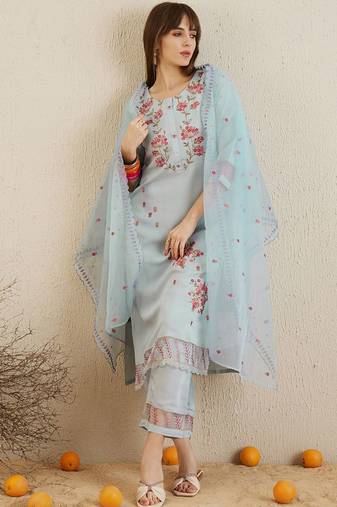 Floral Embroidered Round Neck Thread Work Kurta with Trousers & With Dupatta