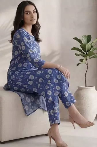 Women Floral Printed Regular Kurta with Trousers
