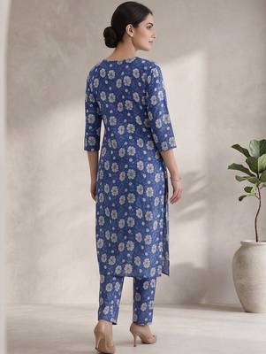 Women Floral Printed Regular Kurta with Trousers 6