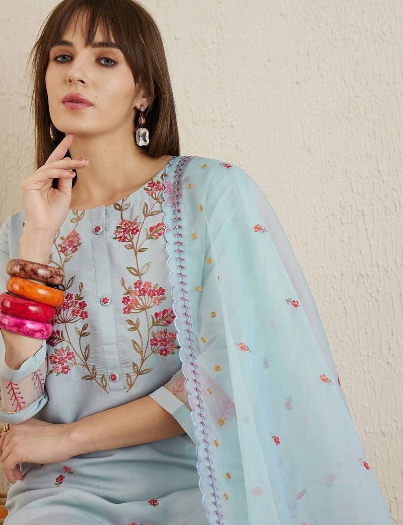 Floral Embroidered Round Neck Thread Work Kurta with Trousers & With Dupatta