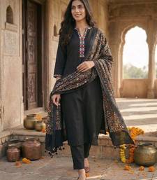 Women Ethnic Motifs Regular Phulkari Pure Cotton Kurta with Trousers & With Dupatta
