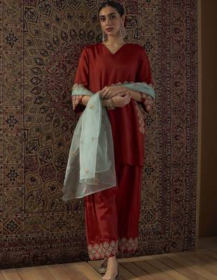 Straight Sequinned Kurta With Patiala & Dupatta 3
