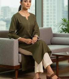 Women Regular Thread Work Kurta with Trousers