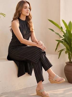 Women Printed Regular Silk Crepe Kurta with Trousers 2