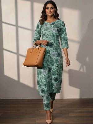 Women Floral Printed Regular Kurta with Trousers 1