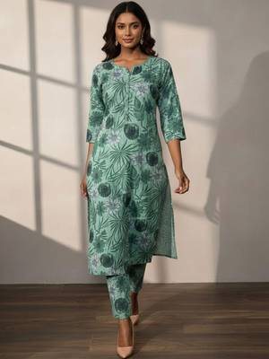 Women Floral Printed Regular Kurta with Trousers 2