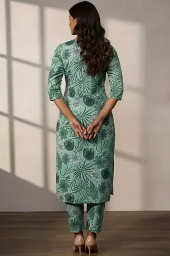 Women Floral Printed Regular Kurta with Trousers