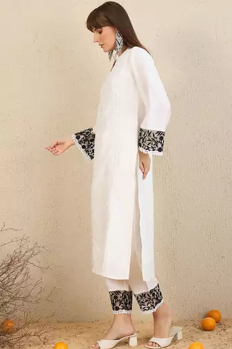 Floral Embroidered Panelled Beads and Stones Straight Kurta with Trousers