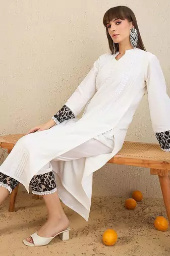 Floral Embroidered Panelled Beads and Stones Straight Kurta with Trousers