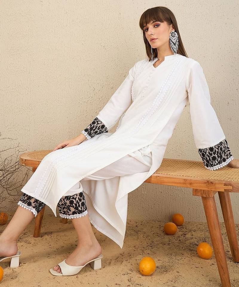 Floral Embroidered Panelled Beads and Stones Straight Kurta with Trousers