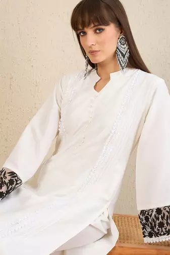 Floral Embroidered Panelled Beads and Stones Straight Kurta with Trousers