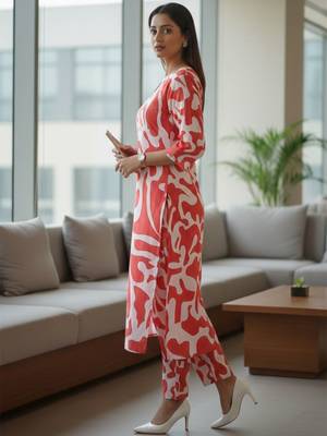 women printed regular kurta with trousers 3