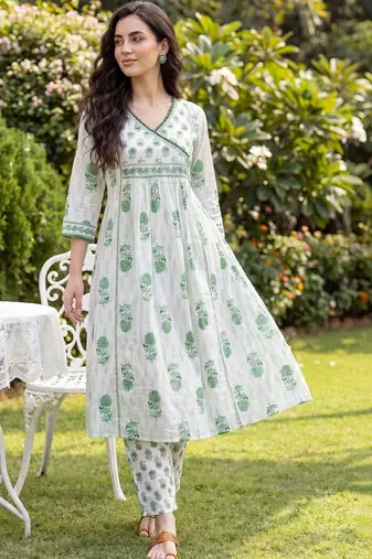 Women Floral Printed Empire Pure Cotton Kurta with Trousers