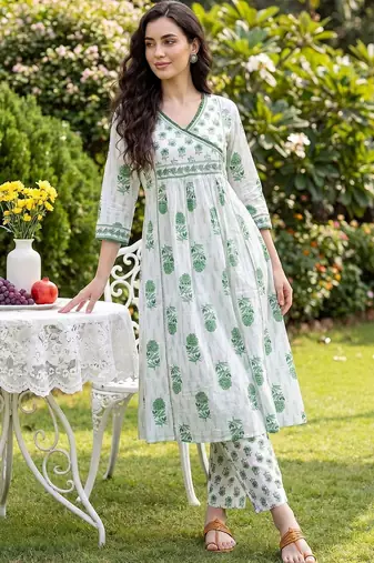 Women Floral Printed Empire Pure Cotton Kurta with Trousers