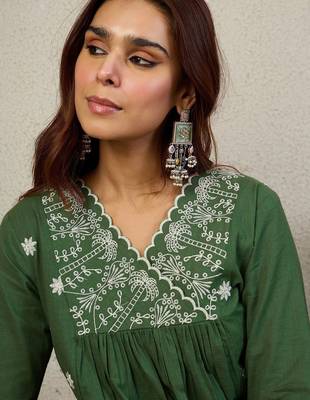 Ethnic Motifs Embroidered V-Neck Thread Work A-Line Kurta With Palazzos 7