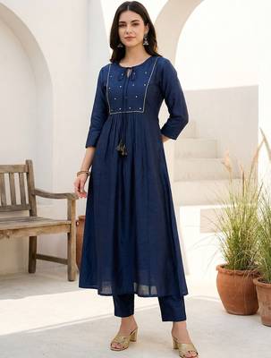 Women Empire Thread Work Liva Kurta with Trousers 3