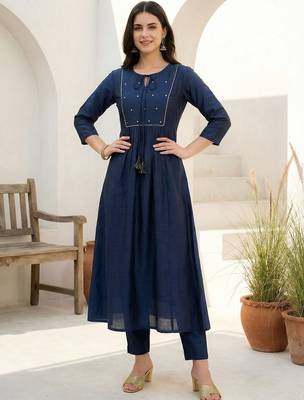 Women Empire Thread Work Liva Kurta with Trousers 1