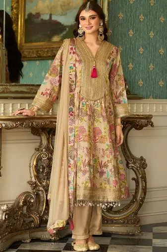 Women Floral Printed Kurta with Trouser & Dupatta
