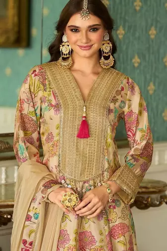 Women Floral Printed Kurta with Trouser & Dupatta