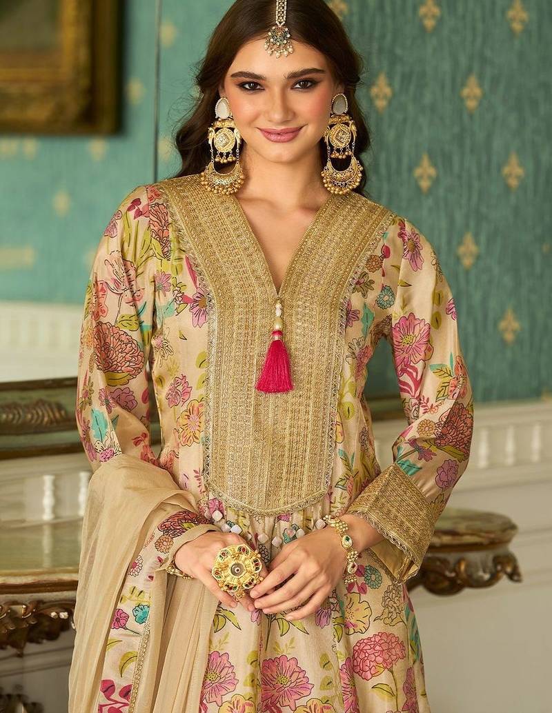 Women Floral Printed Kurta with Trouser & Dupatta