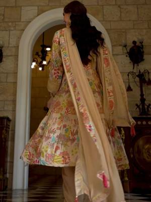 Women Floral Printed Kurta with Trouser & Dupatta 4