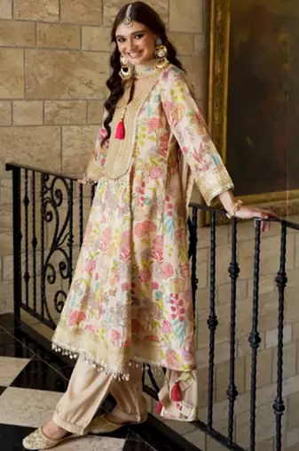 Women Floral Printed Kurta with Trouser & Dupatta
