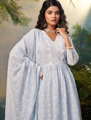 Women Floral Embroidered Regular Thread Work Kurta Trousers With Dupatta Set 2