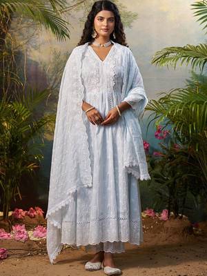 Women Floral Embroidered Regular Thread Work Kurta Trousers With Dupatta Set 3