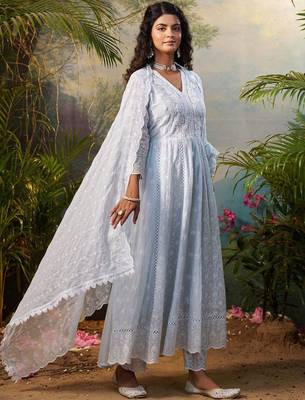 Women Floral Embroidered Regular Thread Work Kurta Trousers With Dupatta Set 1