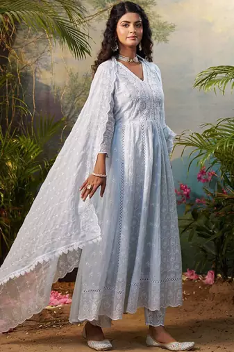 Women Floral Embroidered Regular Thread Work Kurta Trousers With Dupatta Set