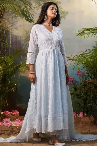 Women Floral Embroidered Regular Thread Work Kurta Trousers With Dupatta Set