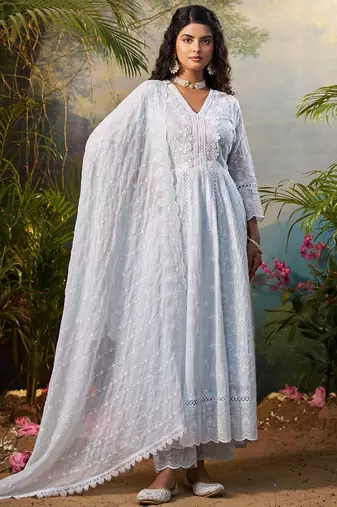 Women Floral Embroidered Regular Thread Work Kurta Trousers With Dupatta Set