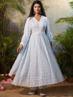 Women Floral Embroidered Regular Thread Work Kurta Trousers With Dupatta Set 7