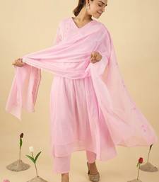Women Floral Embroidered Pleated Thread Work Pure Cotton Kurta Set