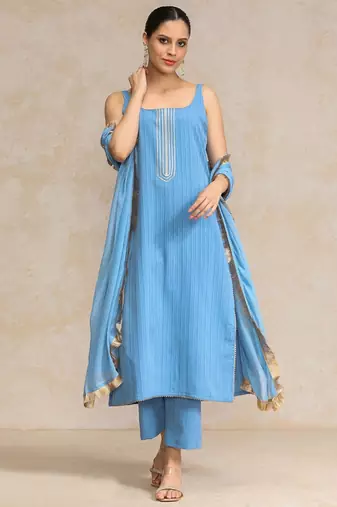 Women Yoke Design Regular Silk Crepe Kurta with Trousers & With Dupatta