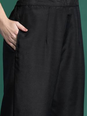 Floral Yoke Design Thread Work Kurta With Trousers & Dupatta 4