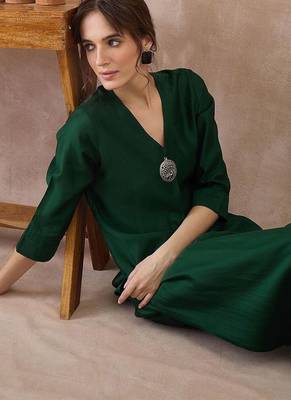 Women Regular Liva Kurta with Trousers 2