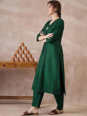 Women Regular Liva Kurta with Trousers 3