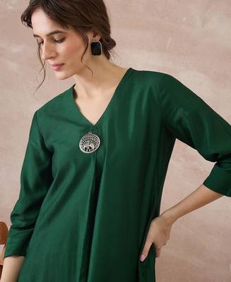 Women Regular Liva Kurta with Trousers 4