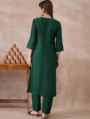 Women Regular Liva Kurta with Trousers 5