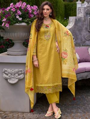 Women Floral Embroidered Thread Work Kurta with Trousers & With Dupatta 1