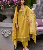 Women Floral Embroidered Thread Work Kurta with Trousers & With Dupatta